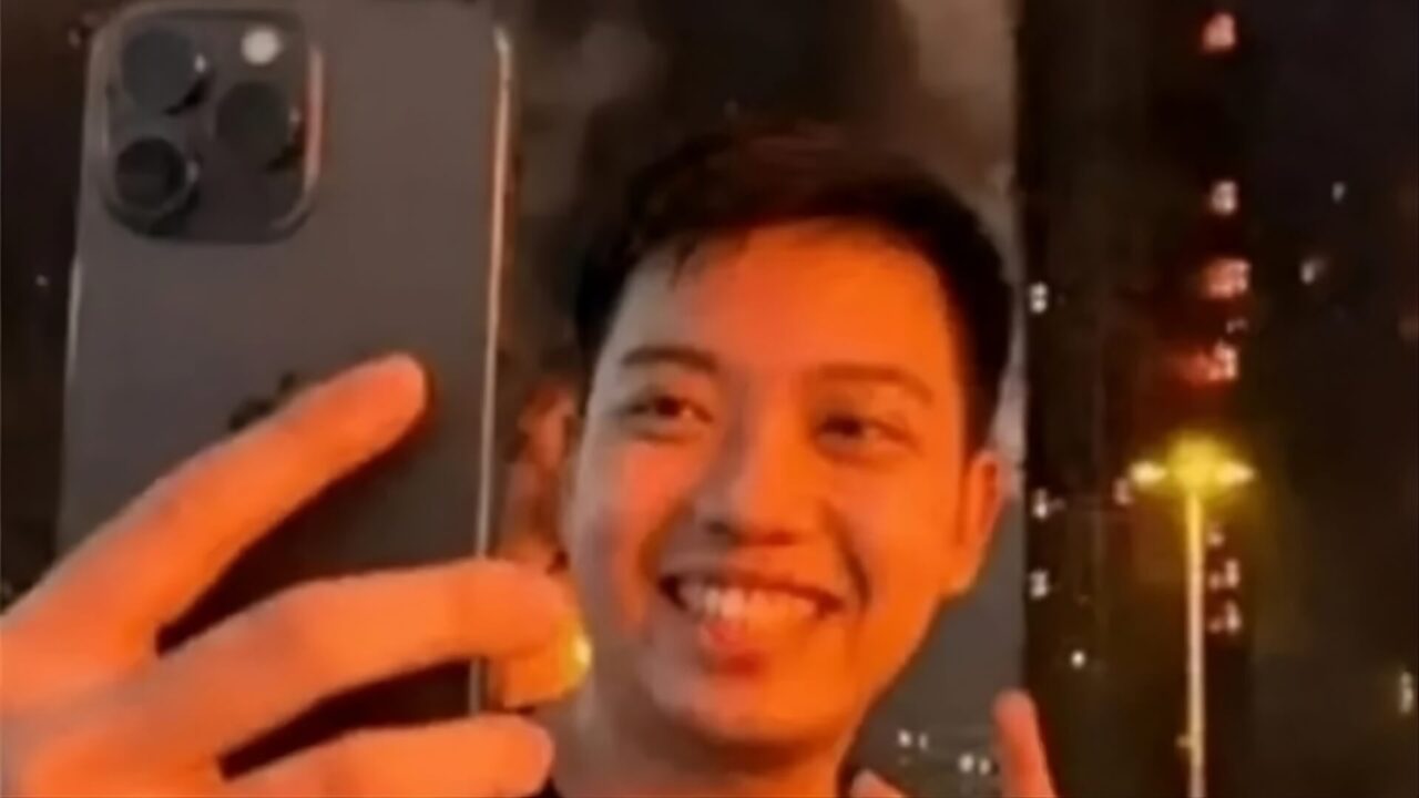 Influencer é preso após postar selfie em frente a incêndio com 159 mortos