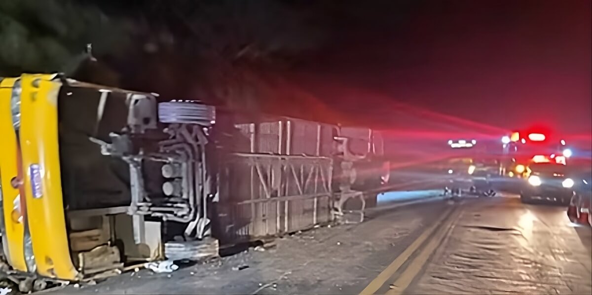 Acidente com ônibus que saiu de Alagoas para Santa Catarina deixa cinco morto