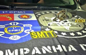 Arma de fogo é apreendida durante ação conjunta da SMTT e Pelopes em São Miguel dos Campos