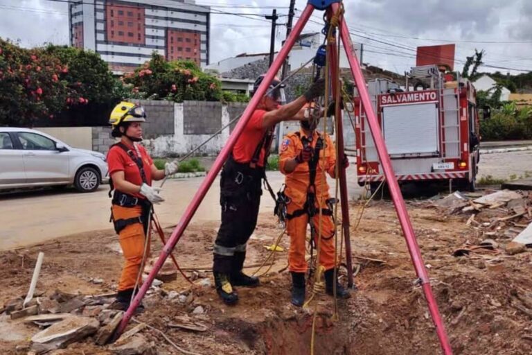 Bombeiros resgatam bebê, mãe e avô que cairam em cacimba durantes festa de aniversário