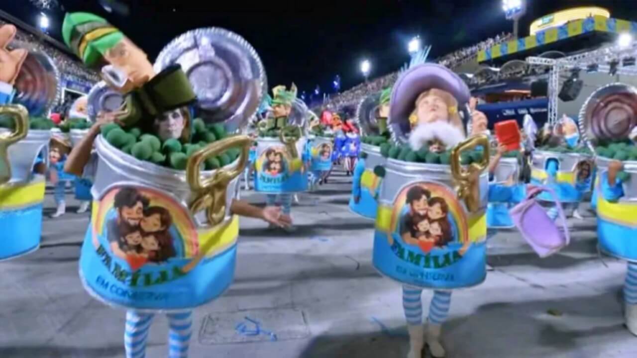 Desfile em homenagem a Lula retrata família tradicional em latas de conserva