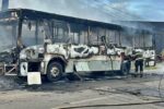 Assista: Ônibus com passageiros pega fogo em avenida movimentada da capital