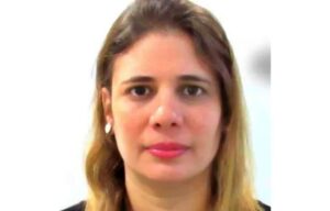 Professora é assassinada a facadas por aluno dentro de faculdade