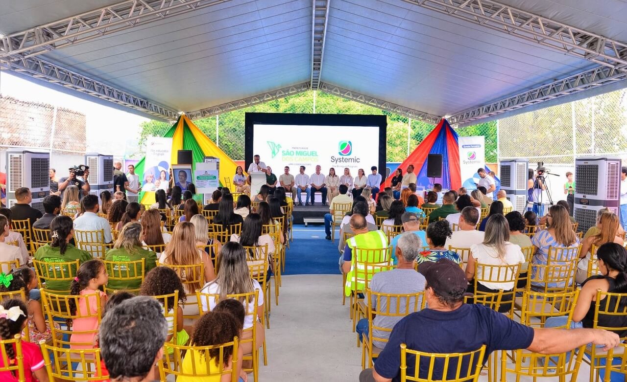 1ª Escola Bilíngue de São Miguel dos Campos foi inaugurada nesta quinta-feira (26) e 7 novos veículos foram entregues