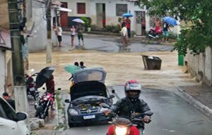 Assista: Chuva torrencial provoca alagamentos e transtornos em São Miguel dos Campos